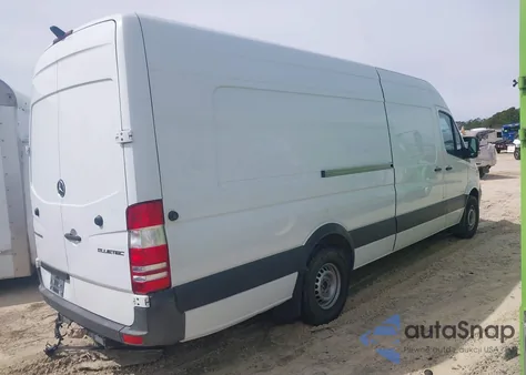 2015 Mercedes-Benz Sprinter 2500 High Roof из США, поврежденный, VIN WD3PE8DC7FP113618